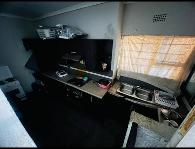 7 BEDROOM HOUSE FOR SALE IN PRIMROSE